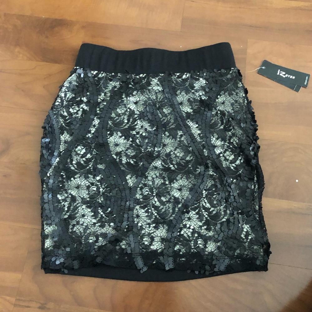 Iz byer, cream and black tight skirt